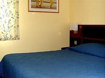 Logis Le Ribotel Hotel
