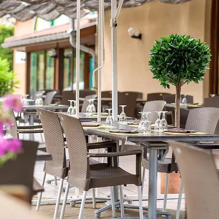 Hotel Logis Le Ribotel