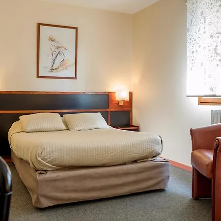 Hotel Logis Le Ribotel