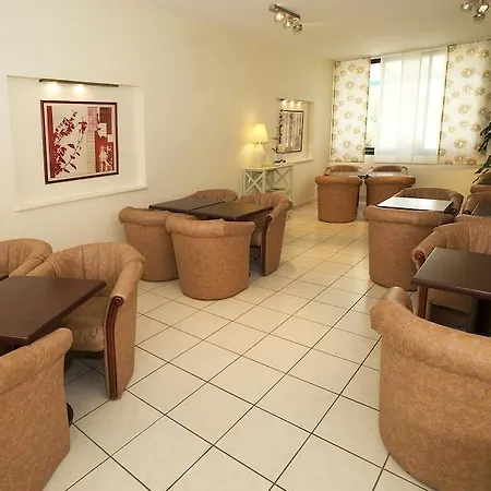 Logis Le Ribotel Hotel
