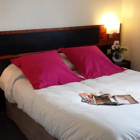 Logis Le Ribotel 2*