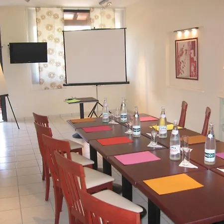 Logis Le Ribotel 2*